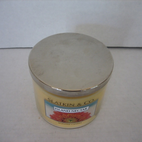 Slatkin & Co Island Nectar Scented Candle 3 Wick Jar Candle with Lid 14.5oz NWWT - Picture 2 of 5